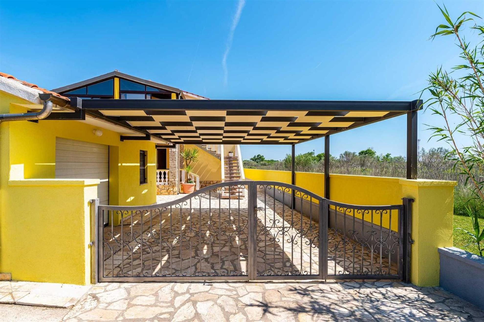Apartment House Simoni With Pool, Zadar County Privlaka  Exterior photo